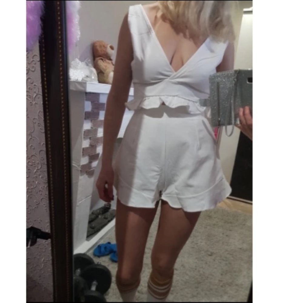 1 Small Left!⚡️White two-piece ruffled romper! - Picture 3 of 5